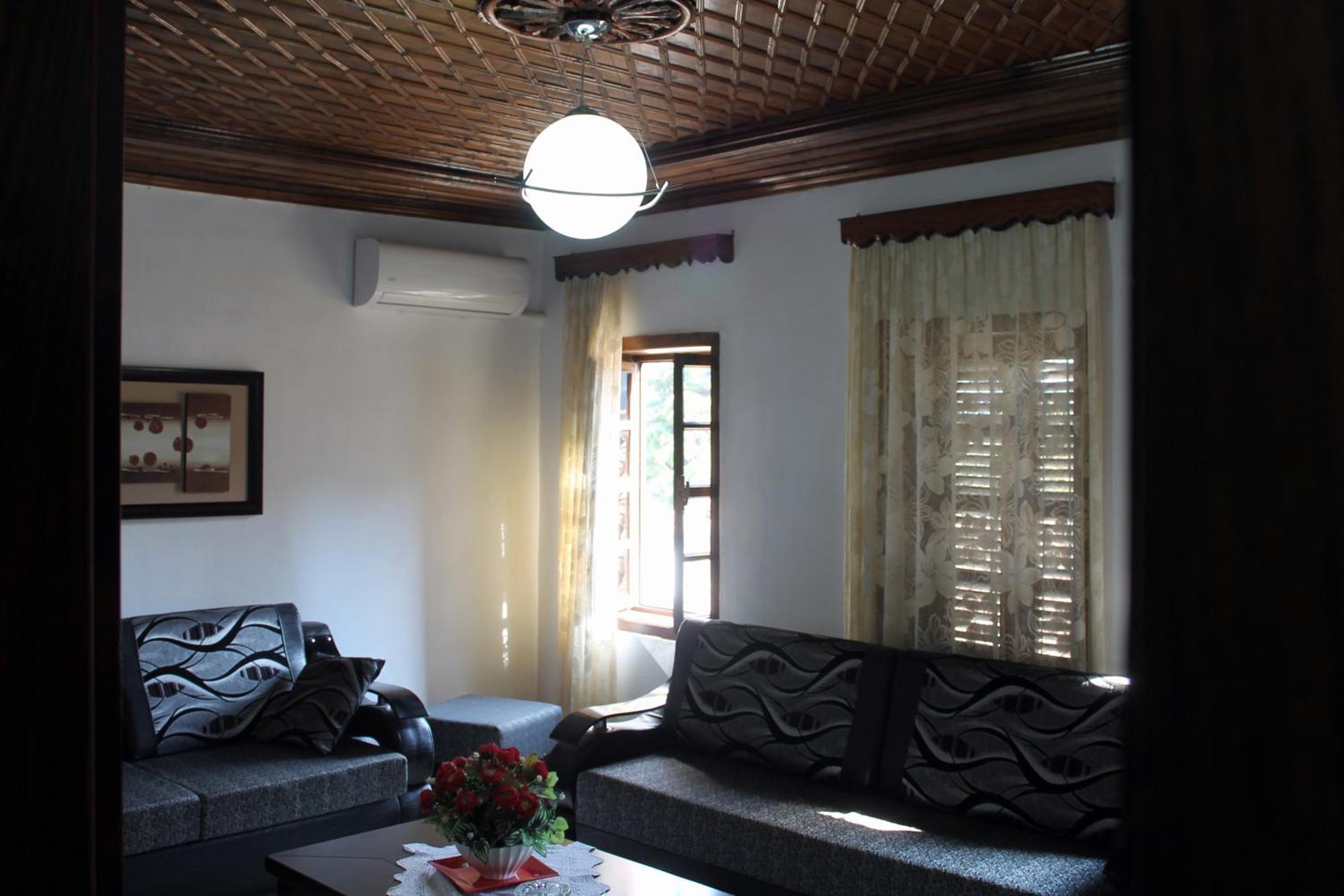 Tomor Shehu Guest House Берат Екстериор снимка