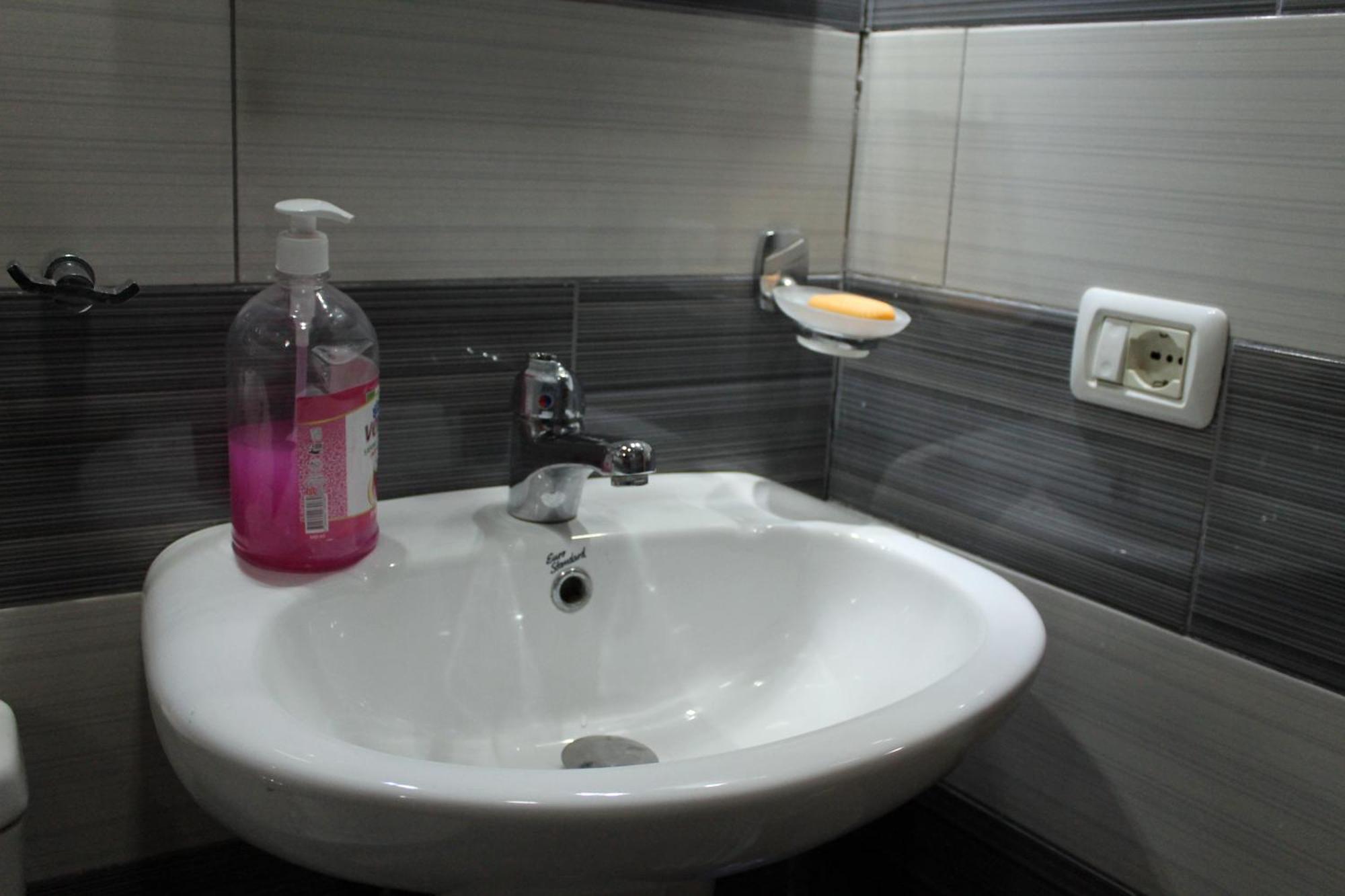 Tomor Shehu Guest House Берат Екстериор снимка