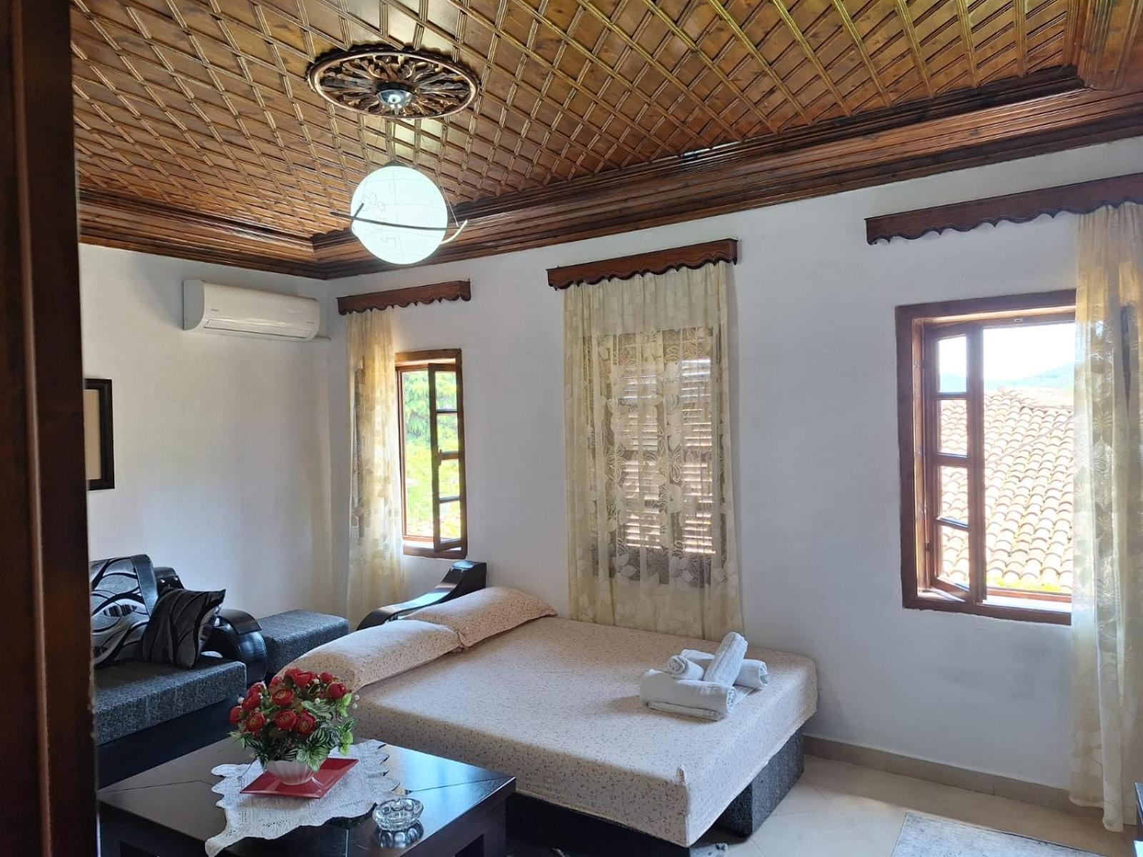 Tomor Shehu Guest House Берат Екстериор снимка