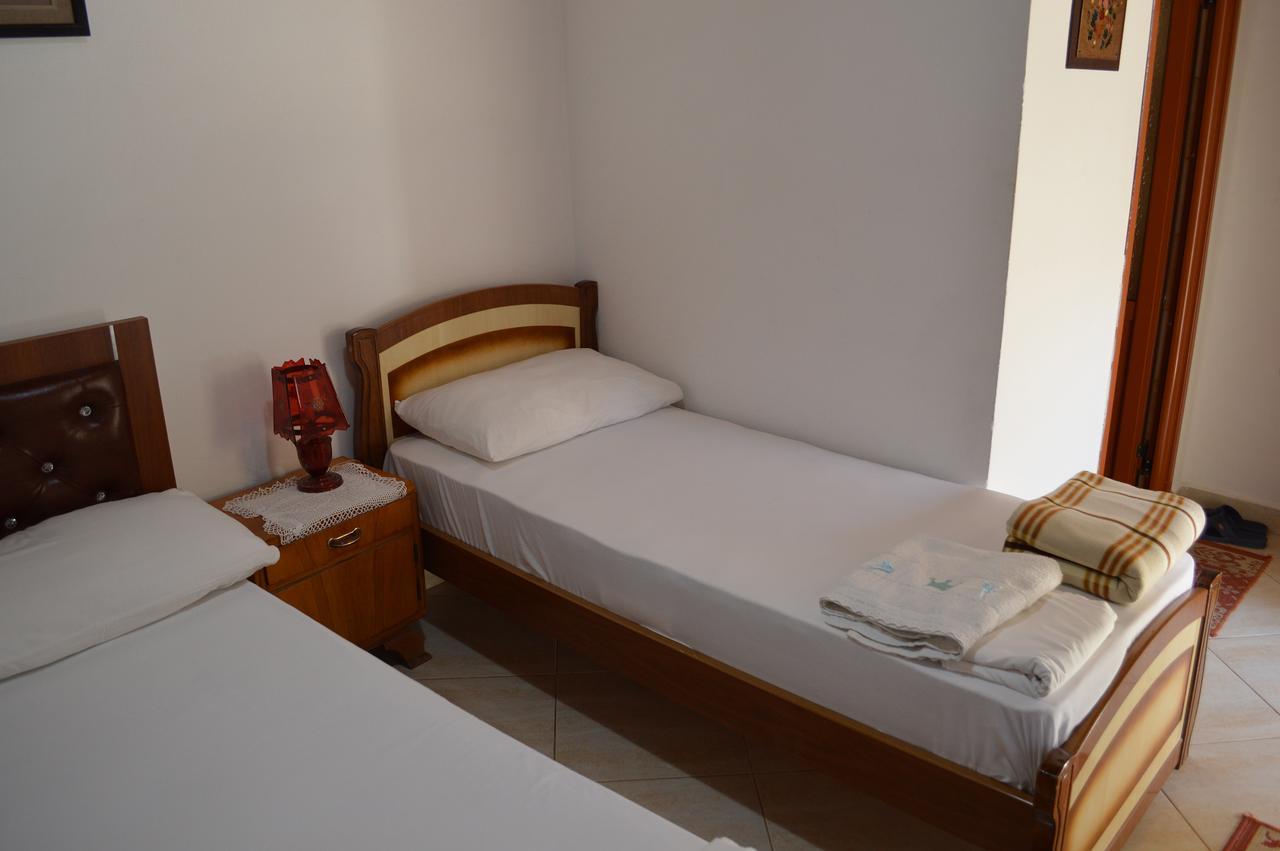 Tomor Shehu Guest House Берат Екстериор снимка