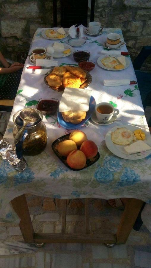 Tomor Shehu Guest House Берат Екстериор снимка